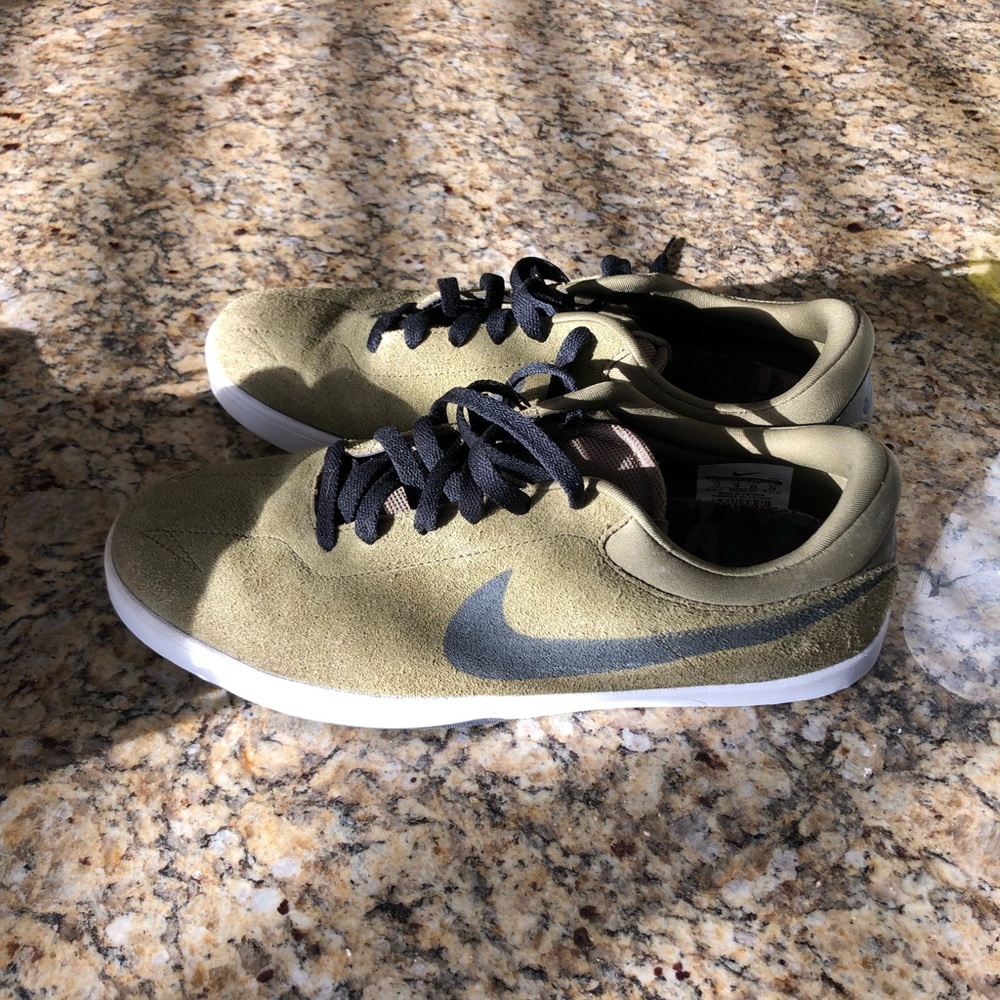 Olive Green Nike SB shoes, great condition